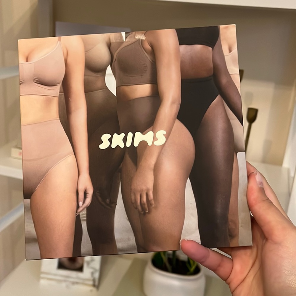 BRAND NEW SKIMS core control thong - clay